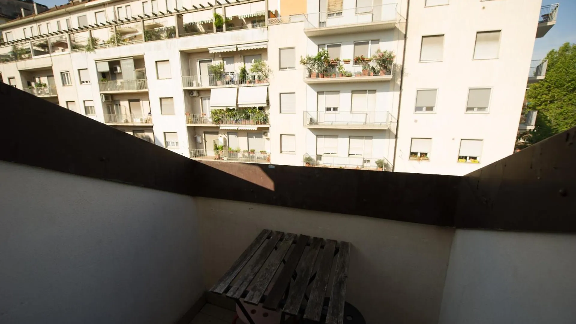 Amazing Attic Max 10 People With Parking & Wifi, Near To 3 Tram Lines And To The Metro - Well Connected To Airports And To The Train Station Apartamento Milão Itália