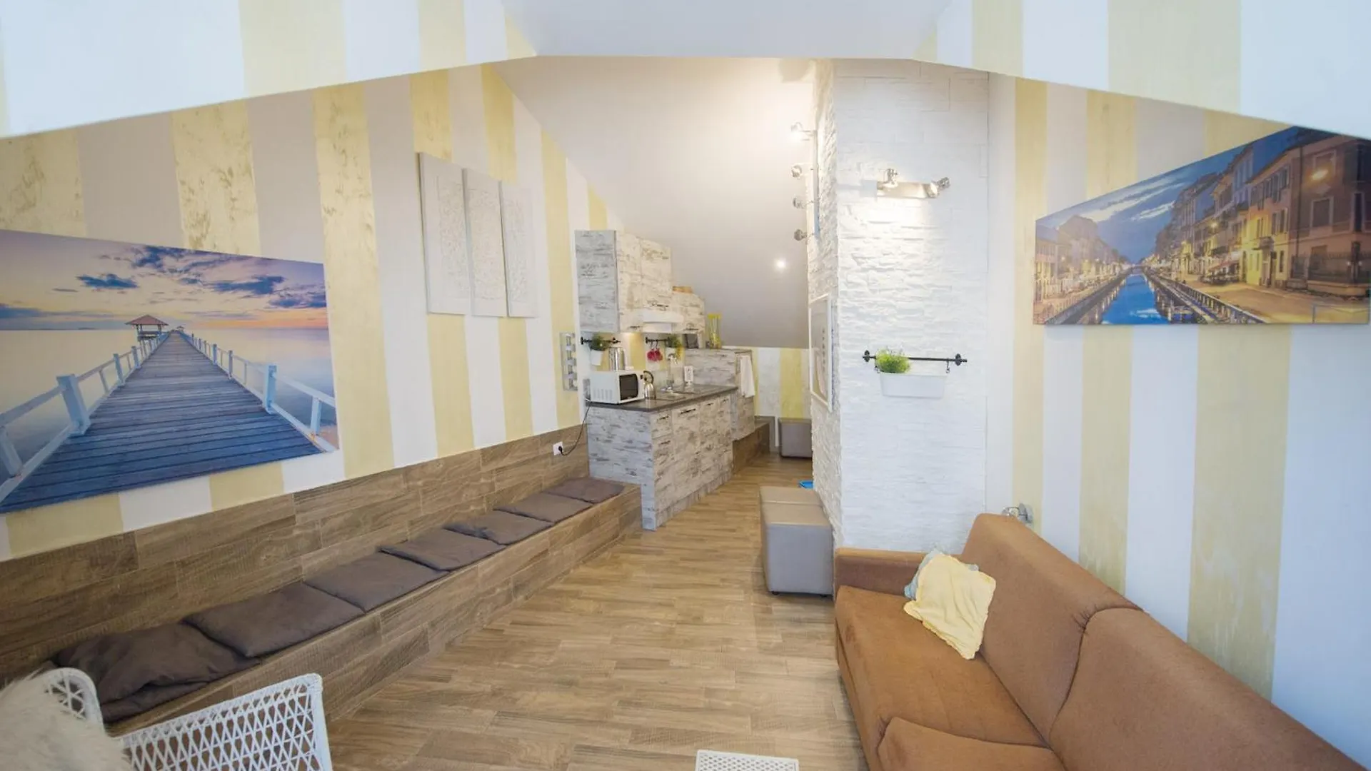 Amazing Attic Max 10 People With Parking & Wifi, Near To 3 Tram Lines And To The Metro - Well Connected To Airports And To The Train Station Apartamento Milão 0*,