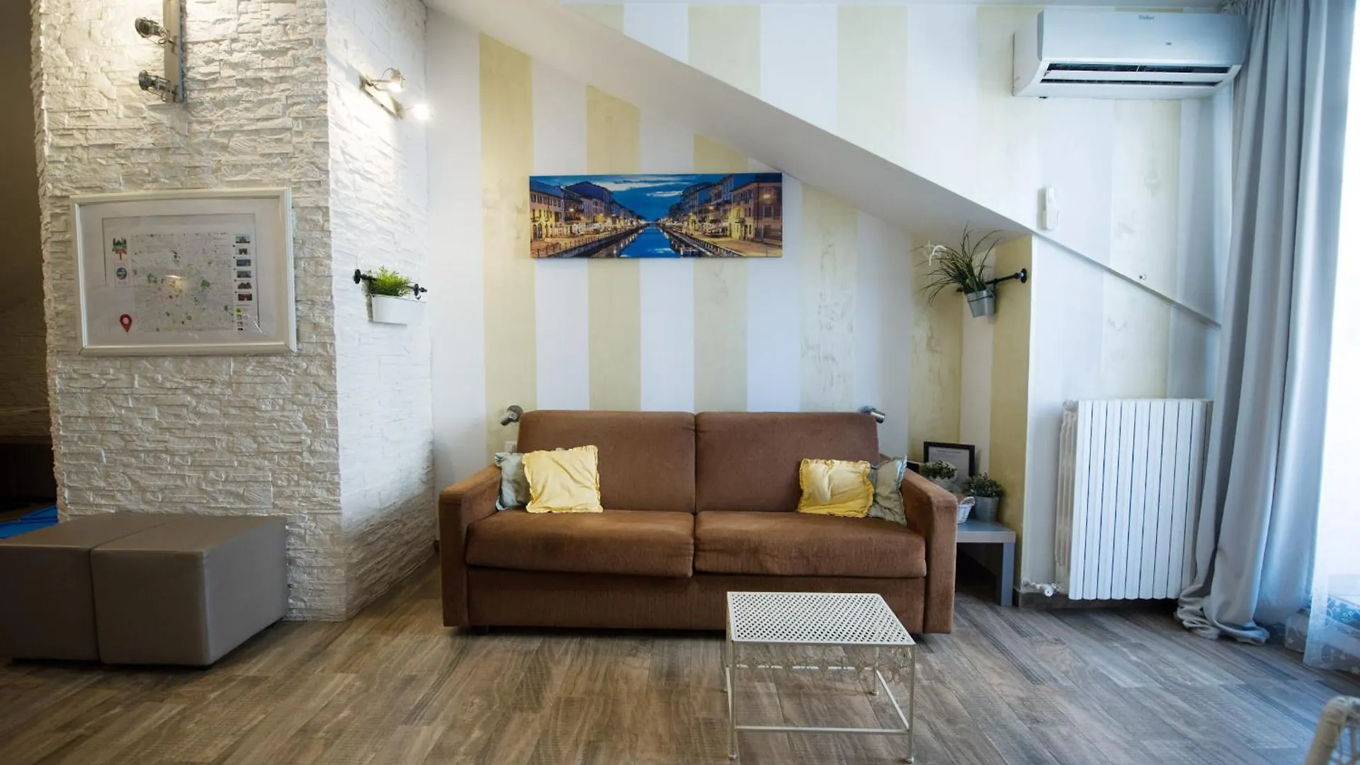 Amazing Attic Max 10 People With Parking & Wifi, Near To 3 Tram Lines And To The Metro - Well Connected To Airports And To The Train Station Apartamento Milão Itália